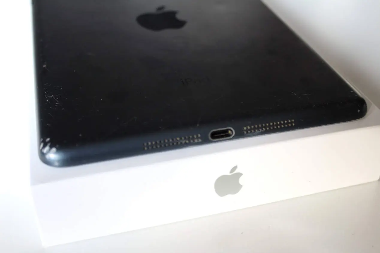 iPad mit Macken Produktfoto Beispiel