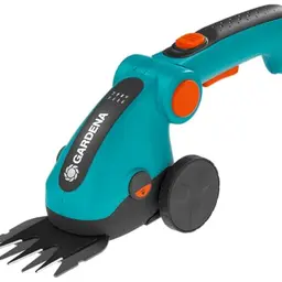 Gardena Akku-Gartenschere ComfortCut Li mit Teleskopstiel, abwinkelbare Hand, LED-Anzeige, Messertausch ohne Werkzeug
