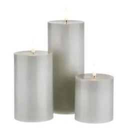 BUTLERS 3er Set LED-Kerzen mit Timer - Flammenlose Echtwachs Stumpenkerzen mit Fernbedienung