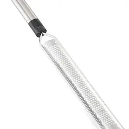 Leifheit Microcut Reibe fein - Scharfe Klingen aus rostfreiem Edelstahl im eleganten Design, ideal zum Servieren