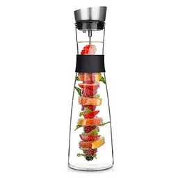 GLASWERK Glaskaraffe mit Edelstahl-Deckel (1,6 Liter) - Wasserkaraffe mit Fruchteinsatz, transparent/silber