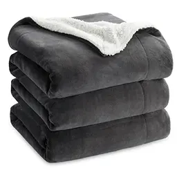 BEDSURE Kuscheldecke - Flauschige Sherpa Wolldecke für Couch, Anthrazit, 220x240 cm
