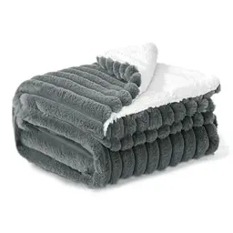 BEDELITE Flauschige Kuscheldecke, 125x150 cm, Grau – Weiche Fleecedecke für Sofa und Wohnzimmer
