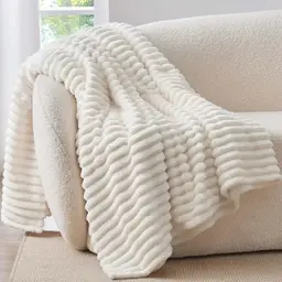 BEDELITE Kuscheldecke Flauschig Elfenbein Weiß 125x150 cm - Weiche Flanell Fleecedecke für Sofa und Dekoration