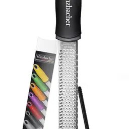 Winzbacher Premium Zester Reibe - Für Parmesan, Zitrone & Ingwer - Edelstahl, spülmaschinenfest mit Schutz & Bürste