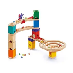Hape Quadrilla Endspurt Kugelbahn Set mit 27 Bauteilen und 30 Murmeln, MINT-Spielzeug für Kinder ab 4 Jahren