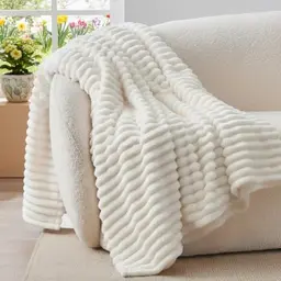 BEDELITE Flauschige Kuscheldecke Elfenbein Weiß 125x150 - Weiche Flanell-Decke für Sofa und Deko