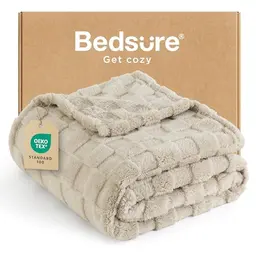 BEDSURE Kuscheldecke - Flauschige Fleecedecke in Beige, 130 x 170 cm, Weiche warme Decke für Wohn- und Kuschelbereiche