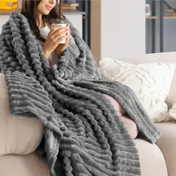 Dreamzie Flauschige Kuscheldecke 150x200 cm - Weiche, warme Decke für Bett und Couch, Dunkelgrau