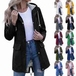 Damen Regenjacke Wasserdicht und Atmungsaktiv, Leichte Windbreaker Jacke mit Kapuze und Taschen für Outdoor