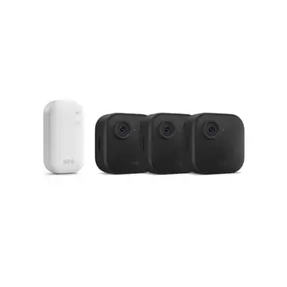 Blink Outdoor 4 Sicherheitskamera, kabellose HD-Überwachung mit 2 Jahren Akku, Alexa-kompatibel, 3er-System mit Sync Module