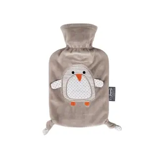 Fashy Wärmflasche „Pia“ Pinguin 0,8 Liter mit kuscheligem Bezug