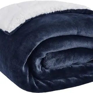 BEDSURE Kuscheldecke, flauschige Sherpa-Wolldecke, 130x150 cm, Marine Blau, ideal für Sofa und Wohnen