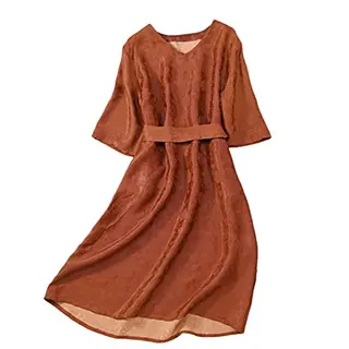 Damen Kleid aus Maulbeerseide, locker geschnitten, mittellang, Karamellfarben, ohne technische Details, elegant
