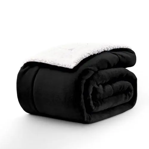 CELESTA Sherpa Kuscheldecke 150 x 200 cm, Extra Dicke Winterdecke, Weiche Wohndecke für Sofa und Bett, Schwarz