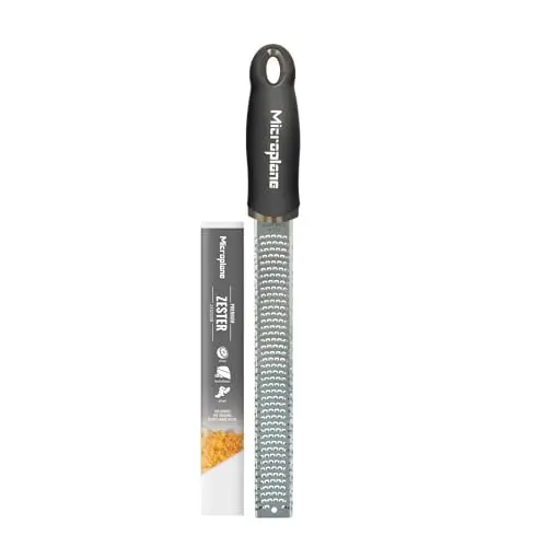 Microplane Zester Küchenreibe in Schwarz für Zitrusfrüchte, Hartkäse, Ingwer und Schokolade