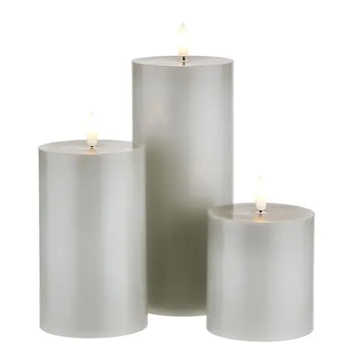 BUTLERS 3er Set LED-Kerzen mit Timer - Flammenlose Echtwachs Stumpenkerzen mit Fernbedienung
