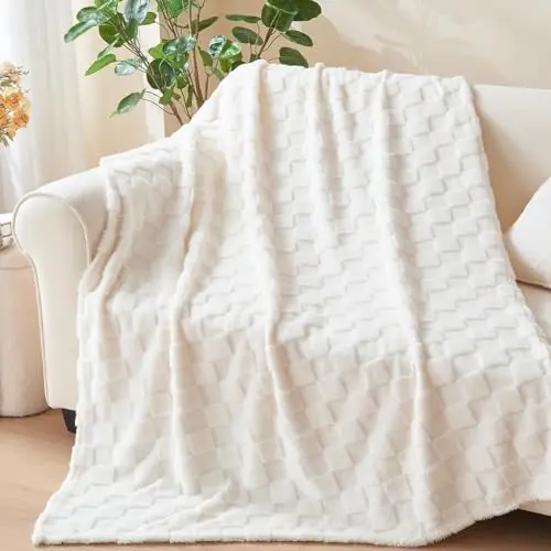 Kuscheldecke Flauschig 100 x 150 - Weiße Karierte Fleecedecke für Sofa, Couch und Bett