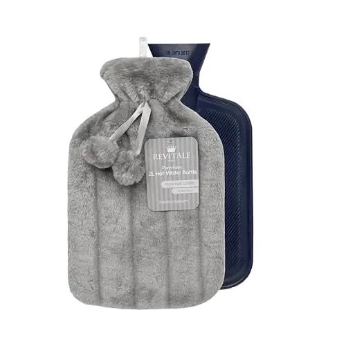 Kuscheliges Kunstfell Cover mit Pom Pom und Wärmflasche 2 Liter - Schiefer Grau