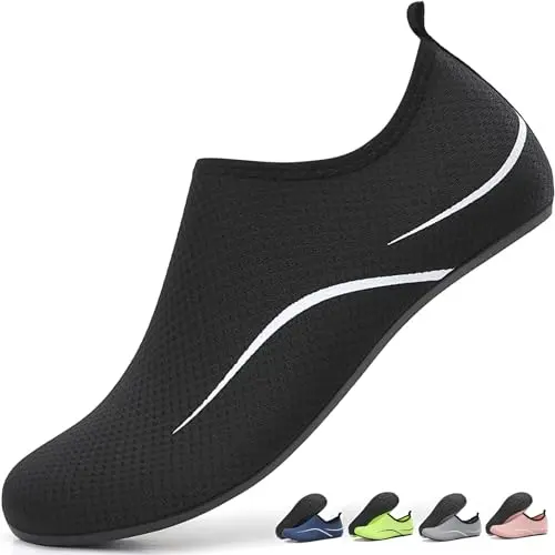 RUOMU Badeschuhe für Herren und Damen - Schnell trocknende, rutschfeste Aquaschuhe in Schwarz (44 EU)