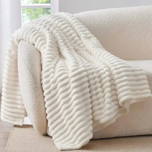 BEDELITE Kuscheldecke Flauschig Elfenbein Weiß 125x150 cm - Weiche Flanell Fleecedecke für Sofa und Dekoration