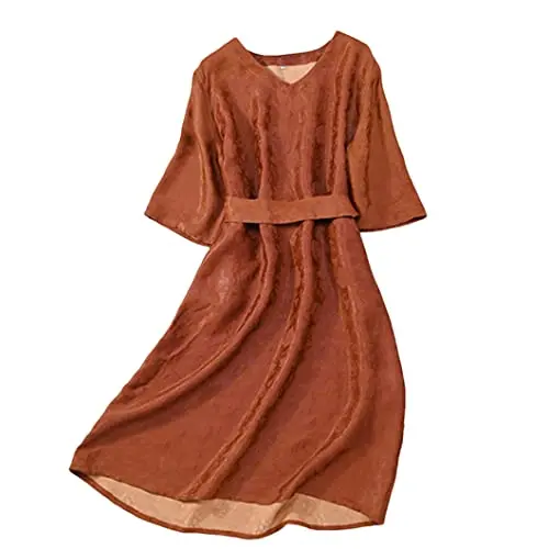 Damen Kleid aus Maulbeerseide, locker geschnitten, mittellang, Karamellfarben, ohne technische Details, elegant