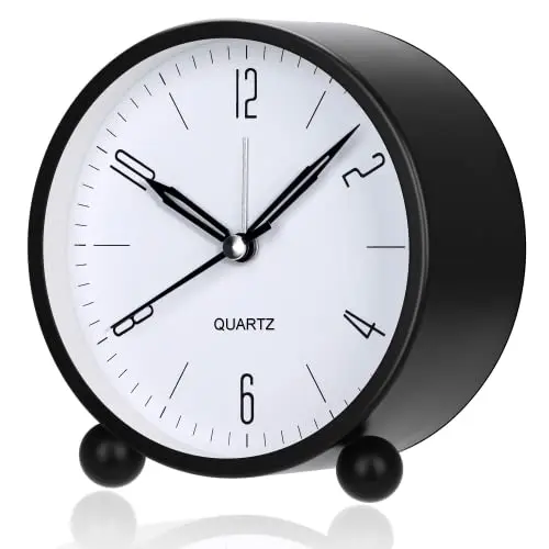 YouJabz Analog Wecker ohne Ticken mit Nachtlicht, runder Metall-Wecker für Tiefschläfer, batteriebetrieben, Geschenk für Schüler (Schwarz)