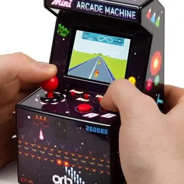Mini-Arcademachine mit 240 integrierten Retro-Games, 8-Bit, 2,5-Zoll Farbdisplay, 8-Wege-Joystick, 2 Knöpfe, Volumenregler - Perfektes Geschenk!