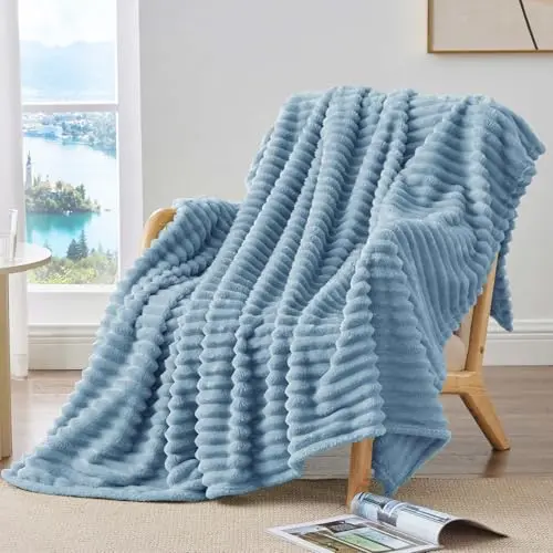 BEDELITE Flauschige Kuscheldecke in Hellblau - 125x150 cm, ideal als Sofaüberwurf oder für warme Momente