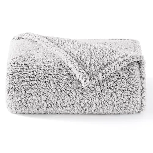 BEDSURE Flauschige Kuscheldecke in Hellgrau – 150x200 cm XL Decke für Sofa und Winter