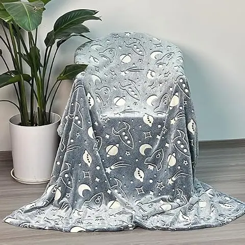 Kuscheldecke Einhorn - Leuchtet im Dunkeln, Flauschig und Warm, 120 x 150cm, Für Kinder 1-10 Jahre