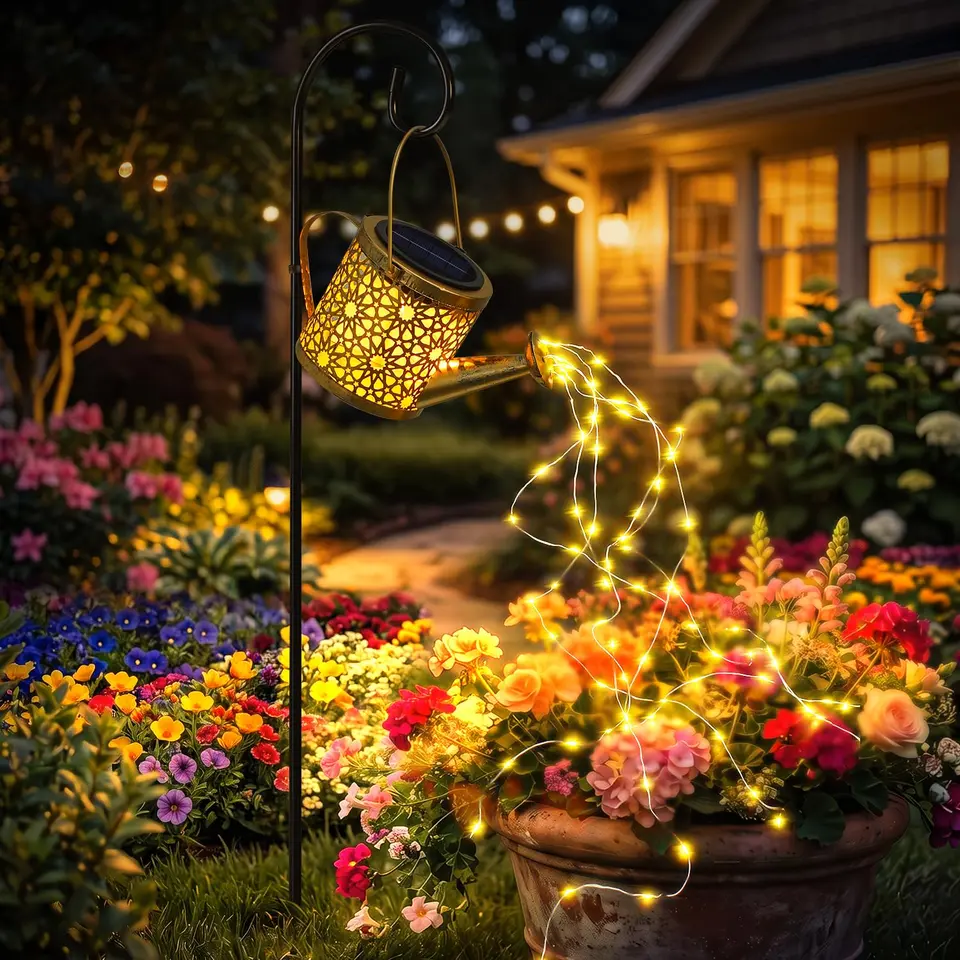 Dankwerte Solar-Gießkanne mit Lichterkette für Gartendeko & Außen